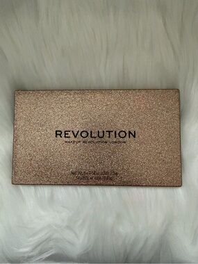 Revolution Makeup Palette - Precious Stone Rose Quartz